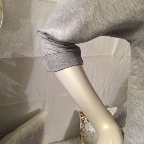 L.e.i lite weight pocket sweatshirt! Soft inside! - Picture 4 of 6